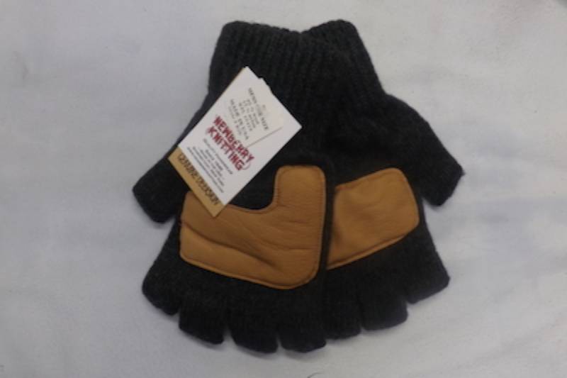 A Pair of Ingenious Knitted Gloves: The Richmond Gloves to Knit